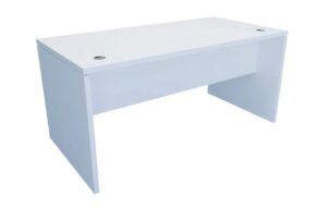 EUR219 - Mesa operativa con estructura de melamina.